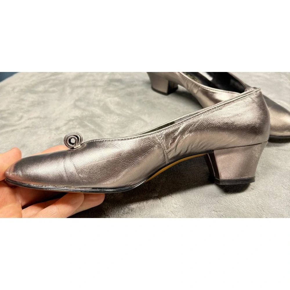 DeLiso Pumps Womens 7.5 B Bronze Metallic Leather Heels Bow Vintage